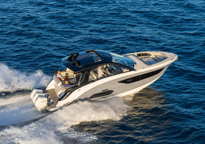 Sea Ray’s Sundancer returns as the too-cool 370 Outboard