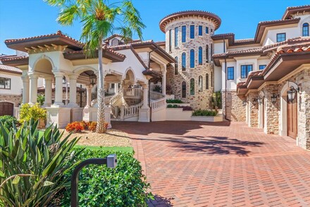 Sandcastle on the Gulf: A Masterpiece of Coastal Luxury in Belleair Shores