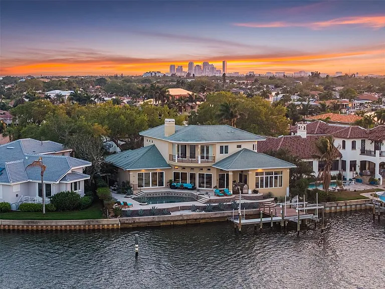 One of St. Petersburg’s Rarest Open Waterfront Estates