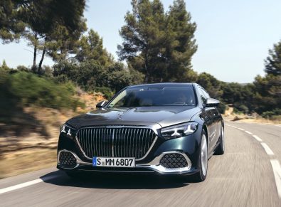 Deutsch:
Mercedes-Maybach S 680
smaragdgrün/mojavsilber
Leder Exklusiv Nappa Maybach macchiatobeige / bronzebraun pearl
Mercedes-Maybach S 680 | Energieverbrauch kombiniert: 11,7-11,0 l/100 km | CO₂-Emissionen kombiniert: 267-251 g/km | CO₂-Klasse: G
 
Englisch:
Mercedes-Maybach S 680
Emerald green/Mojave silver
Maybach Exclusive Nappa Leather Macchiato beige / Bonze brown pearl
Mercedes-Maybach S 680 | combined energy consumption: 11.7-11.0 l/100 km | combined CO₂ emissions: 267-251 g/km | CO₂ class: G